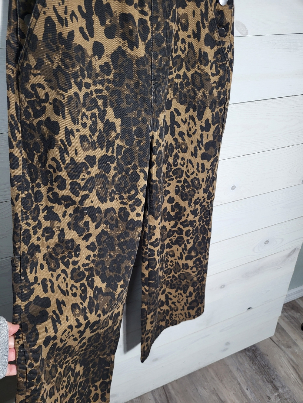 NWT Cider Overalls Oversized Cheetah Print Wide-Leg Cotton Cargo. - Picture 2 of 9